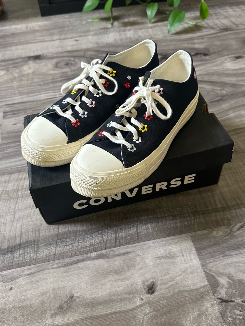 Converse Black Canvas Low-Top Sneakers Floral Embroidery